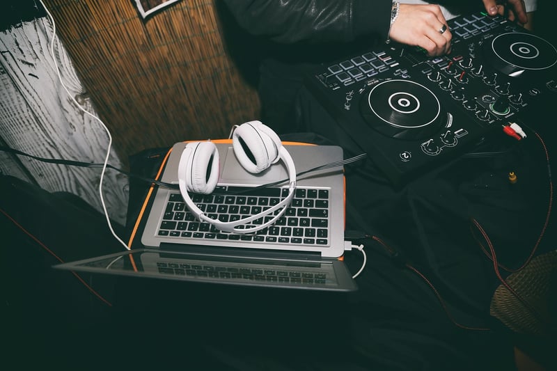 DJ Music Mixer Controller
